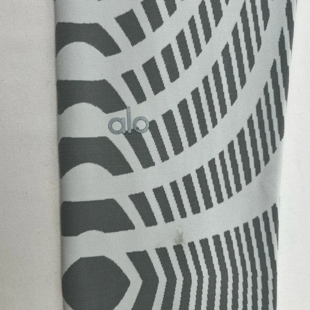 Alo Yoga High Waist Airbrush Leggings Grey White Optical Illusion Geometric 28in